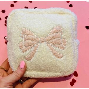 Sherpa Bow Bag – Cozy Plush Handbag with Statement Bow